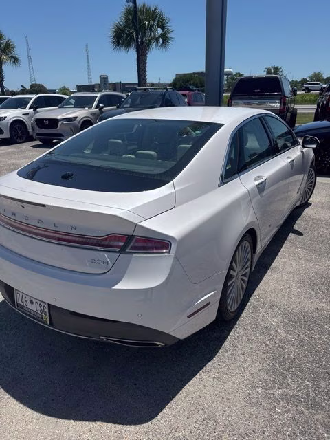 2017 White Platinum Clearcoat Metallic Lincoln MKZ Hybrid Reserve FWD Sedan