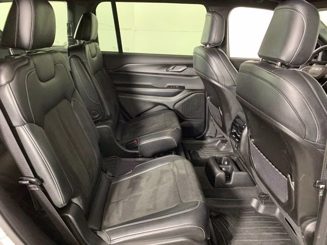2023 Bright White Clearcoat Jeep Grand Cherokee L Altitude 4X4 SUV