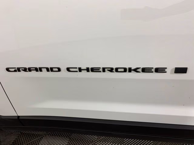 2023 Bright White Clearcoat Jeep Grand Cherokee L Altitude 4X4 SUV