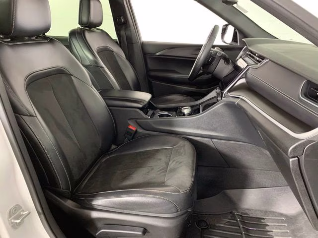 2023 Bright White Clearcoat Jeep Grand Cherokee L Altitude 4X4 SUV