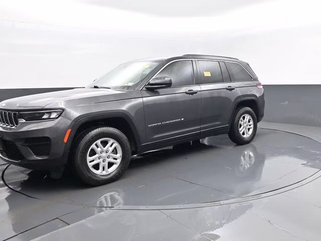 2024 Baltic Gray Metallic Clearcoat Jeep Grand Cherokee Laredo 4X4 SUV