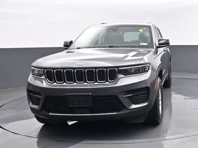 2024 Baltic Gray Metallic Clearcoat Jeep Grand Cherokee Laredo 4X4 SUV