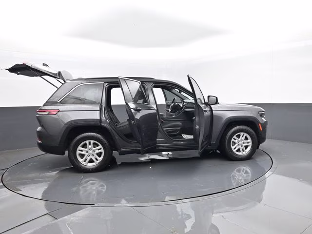 2024 Baltic Gray Metallic Clearcoat Jeep Grand Cherokee Laredo 4X4 SUV