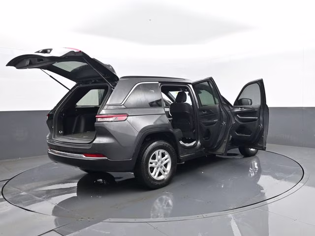 2024 Baltic Gray Metallic Clearcoat Jeep Grand Cherokee Laredo 4X4 SUV