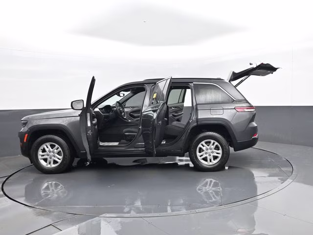 2024 Baltic Gray Metallic Clearcoat Jeep Grand Cherokee Laredo 4X4 SUV