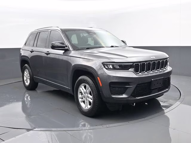 2024 Baltic Gray Metallic Clearcoat Jeep Grand Cherokee Laredo 4X4 SUV