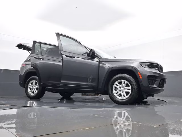 2024 Baltic Gray Metallic Clearcoat Jeep Grand Cherokee Laredo 4X4 SUV