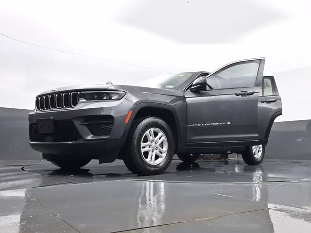2024 Baltic Gray Metallic Clearcoat Jeep Grand Cherokee Laredo 4X4 SUV