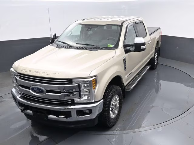 2018 White Gold Metallic Ford Super Duty F-250 SRW Lariat 4X4 Truck