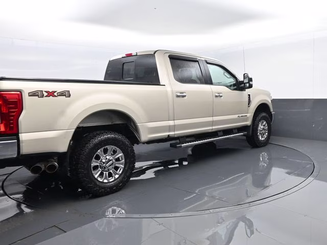 2018 White Gold Metallic Ford Super Duty F-250 SRW Lariat 4X4 Truck