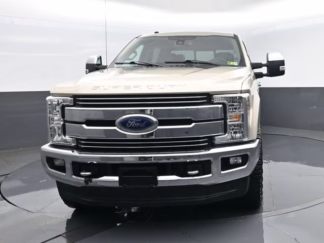 2018 White Gold Metallic Ford Super Duty F-250 SRW Lariat 4X4 Truck