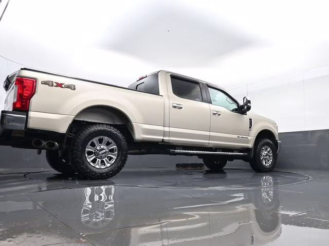 2018 White Gold Metallic Ford Super Duty F-250 SRW Lariat 4X4 Truck
