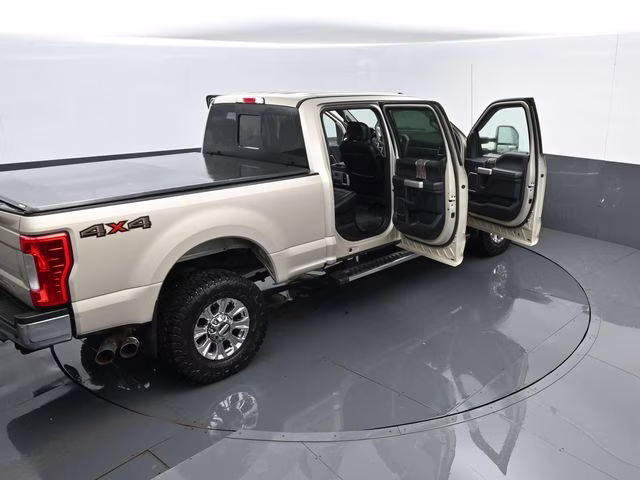 2018 White Gold Metallic Ford Super Duty F-250 SRW Lariat 4X4 Truck