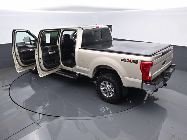 2018 White Gold Metallic Ford Super Duty F-250 SRW Lariat 4X4 Truck