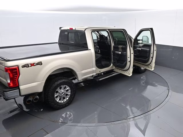 2018 White Gold Metallic Ford Super Duty F-250 SRW Lariat 4X4 Truck