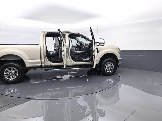 2018 White Gold Metallic Ford Super Duty F-250 SRW Lariat 4X4 Truck