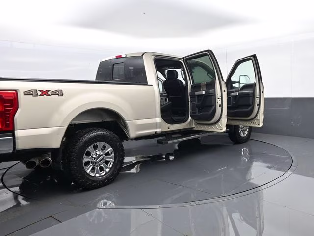 2018 White Gold Metallic Ford Super Duty F-250 SRW Lariat 4X4 Truck