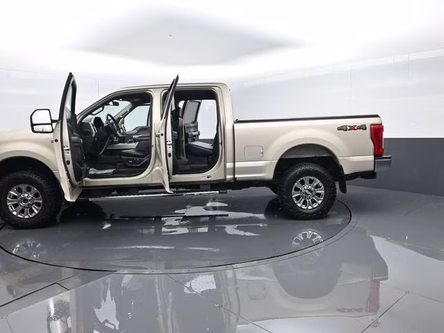 2018 White Gold Metallic Ford Super Duty F-250 SRW Lariat 4X4 Truck