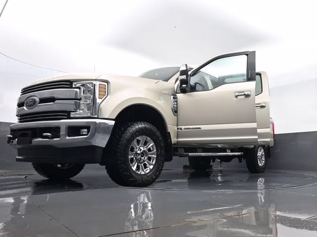 2018 White Gold Metallic Ford Super Duty F-250 SRW Lariat 4X4 Truck