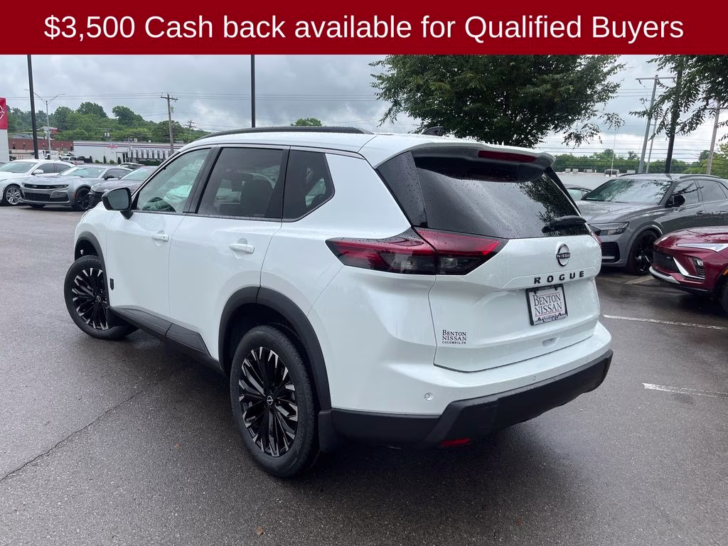 2026 Everest White Pearl Tricoat Nissan Rogue Dark Armor FWD SUV