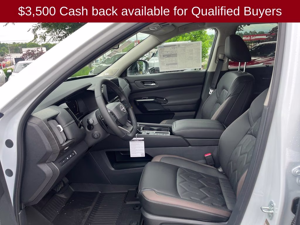 2026 Everest White Pearl Tricoat Nissan Pathfinder Platinum FWD SUV