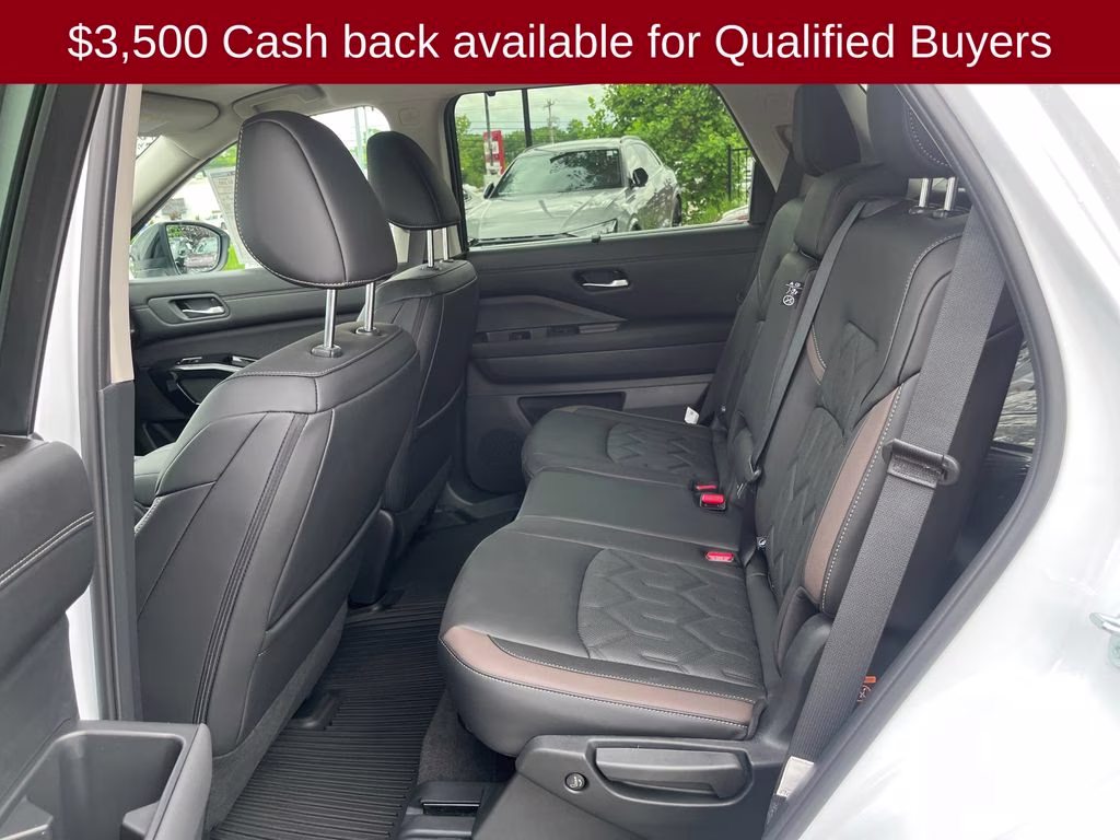 2026 Everest White Pearl Tricoat Nissan Pathfinder Platinum FWD SUV