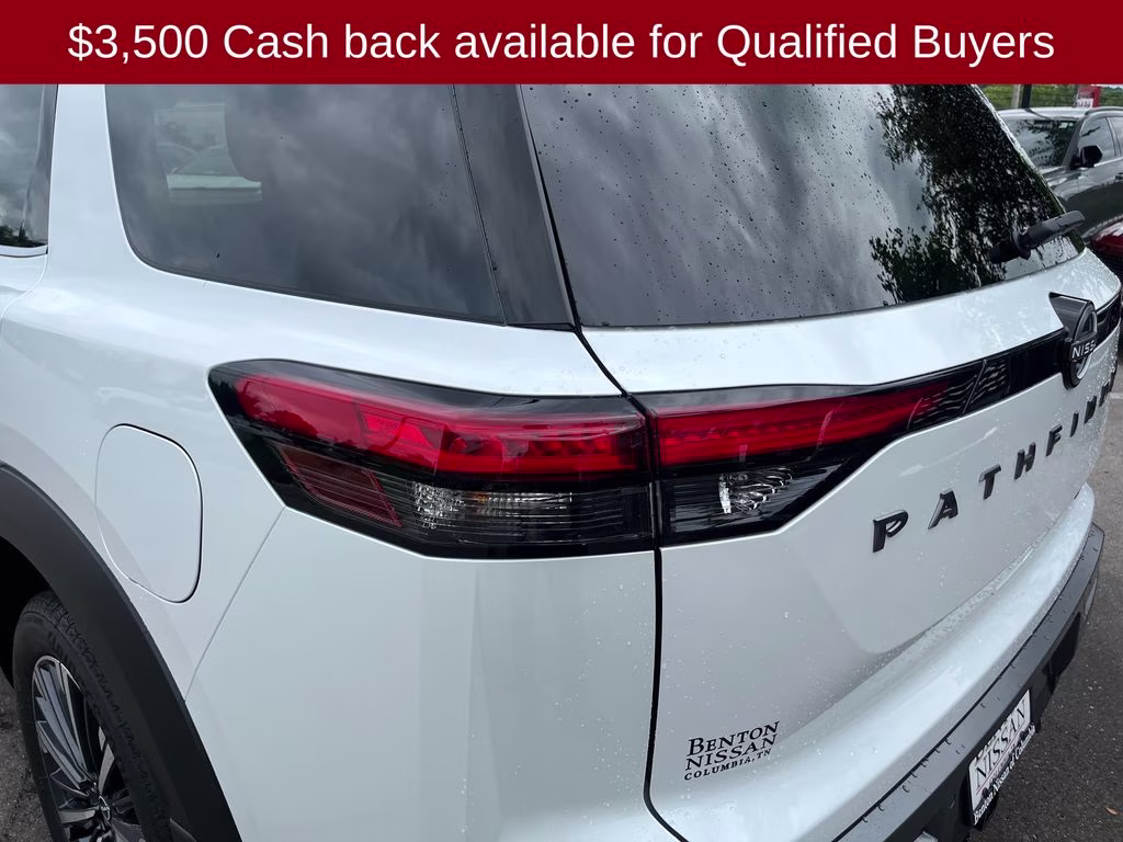 2026 Everest White Pearl Tricoat Nissan Pathfinder Platinum FWD SUV