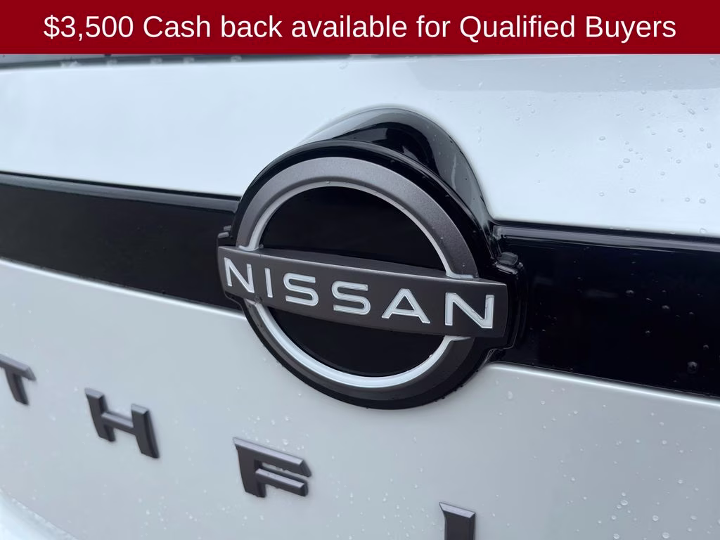 2026 Everest White Pearl Tricoat Nissan Pathfinder Platinum FWD SUV