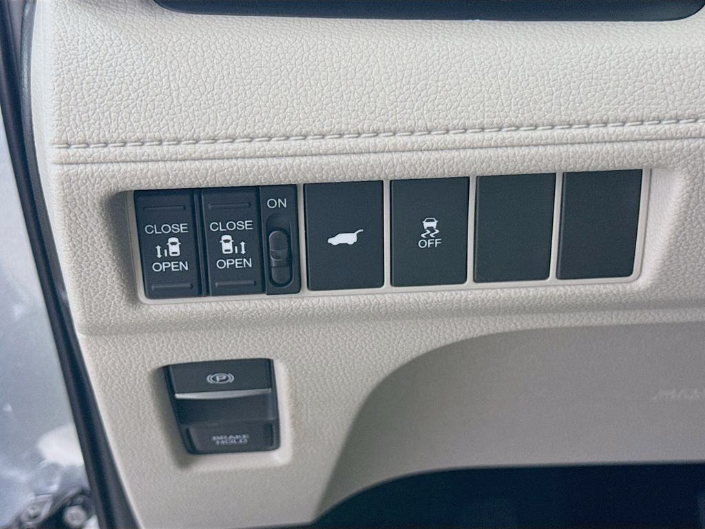 2026 Solar Silver Metallic Honda Odyssey EX-L FWD Van