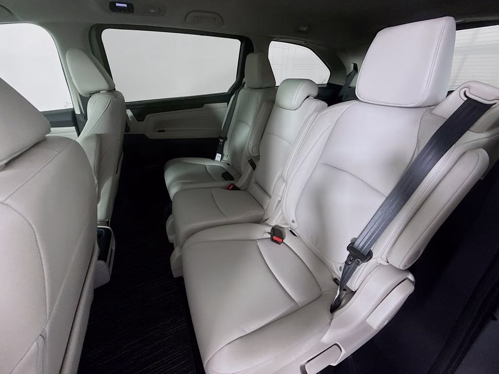 2026 Solar Silver Metallic Honda Odyssey EX-L FWD Van