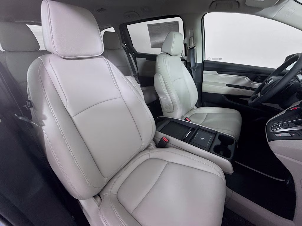 2026 Solar Silver Metallic Honda Odyssey EX-L FWD Van