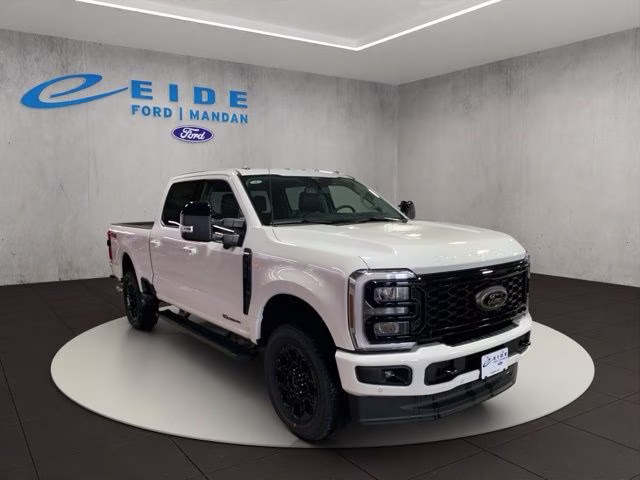 2026 Star White Metallic Tri-Coat Ford Super Duty F-350 SRW Lariat Black Appearance 4X4 Truck