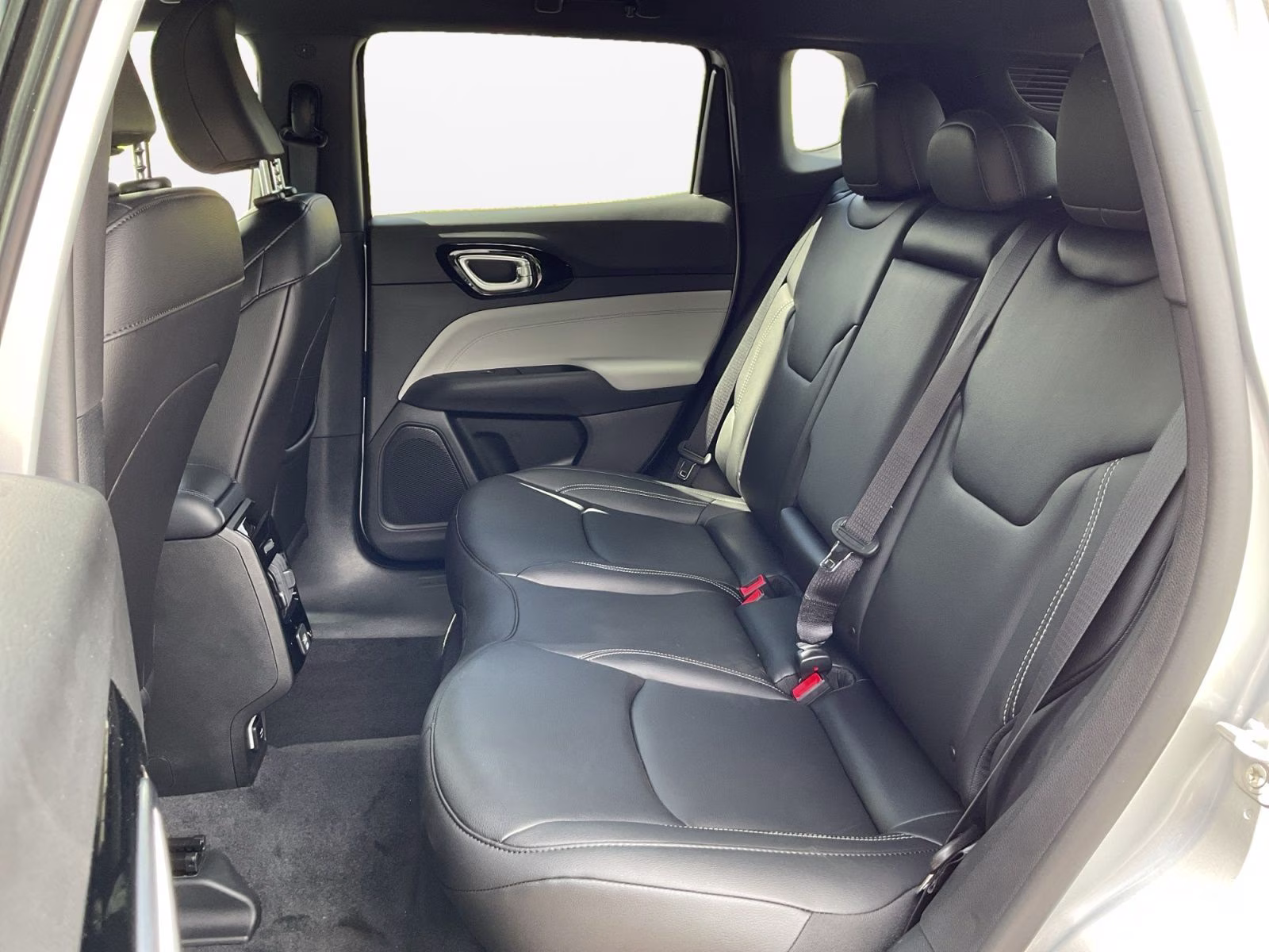 2026 Silver Zynith Metallic Clearcoat Jeep Compass Limited 4X4 SUV