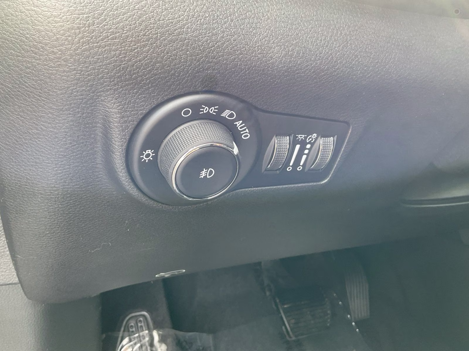 2026 Silver Zynith Metallic Clearcoat Jeep Compass Limited 4X4 SUV