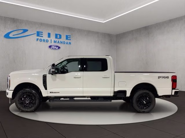 2026 Star White Metallic Tri-Coat Ford Super Duty F-350 SRW Lariat Black Appearance 4X4 Truck