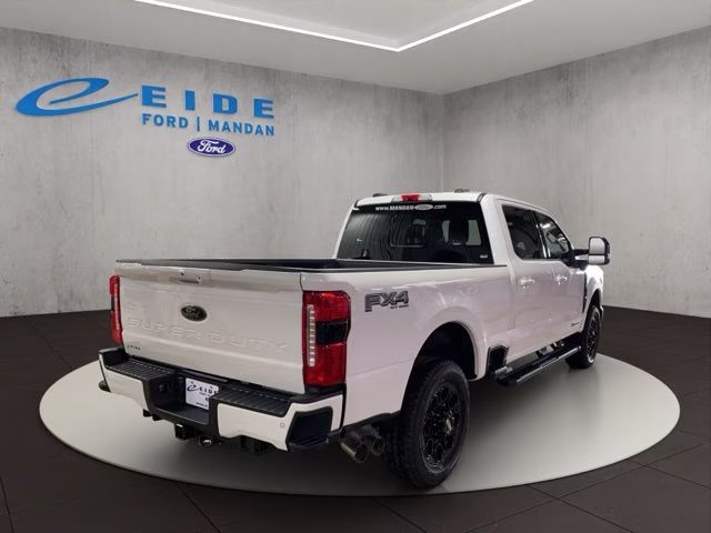 2026 Star White Metallic Tri-Coat Ford Super Duty F-350 SRW Lariat Black Appearance 4X4 Truck
