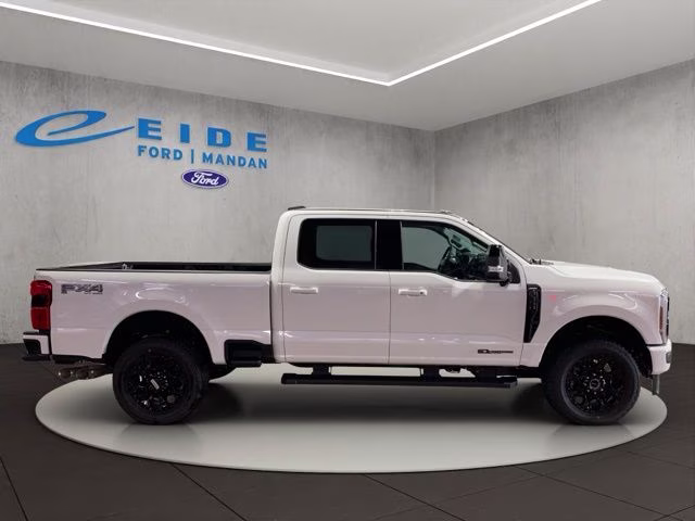 2026 Star White Metallic Tri-Coat Ford Super Duty F-350 SRW Lariat Black Appearance 4X4 Truck