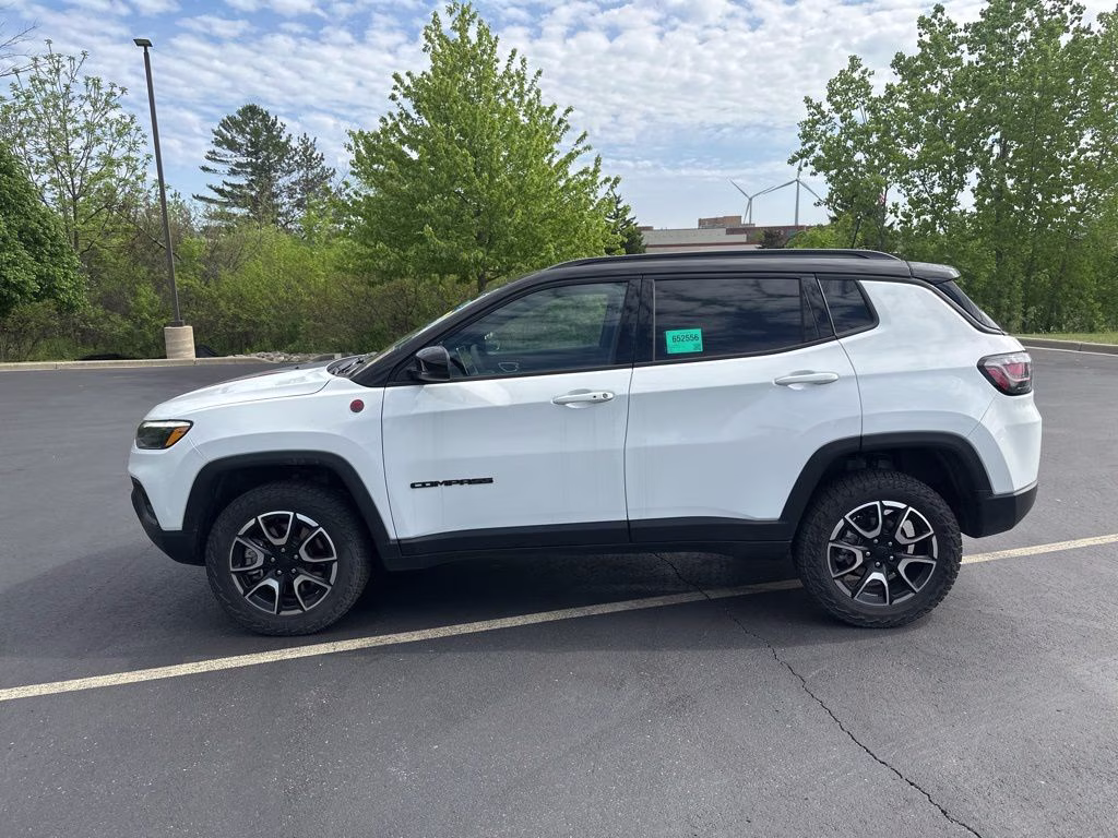 2024 Bright White Clearcoat Jeep Compass Trailhawk 4X4 SUV