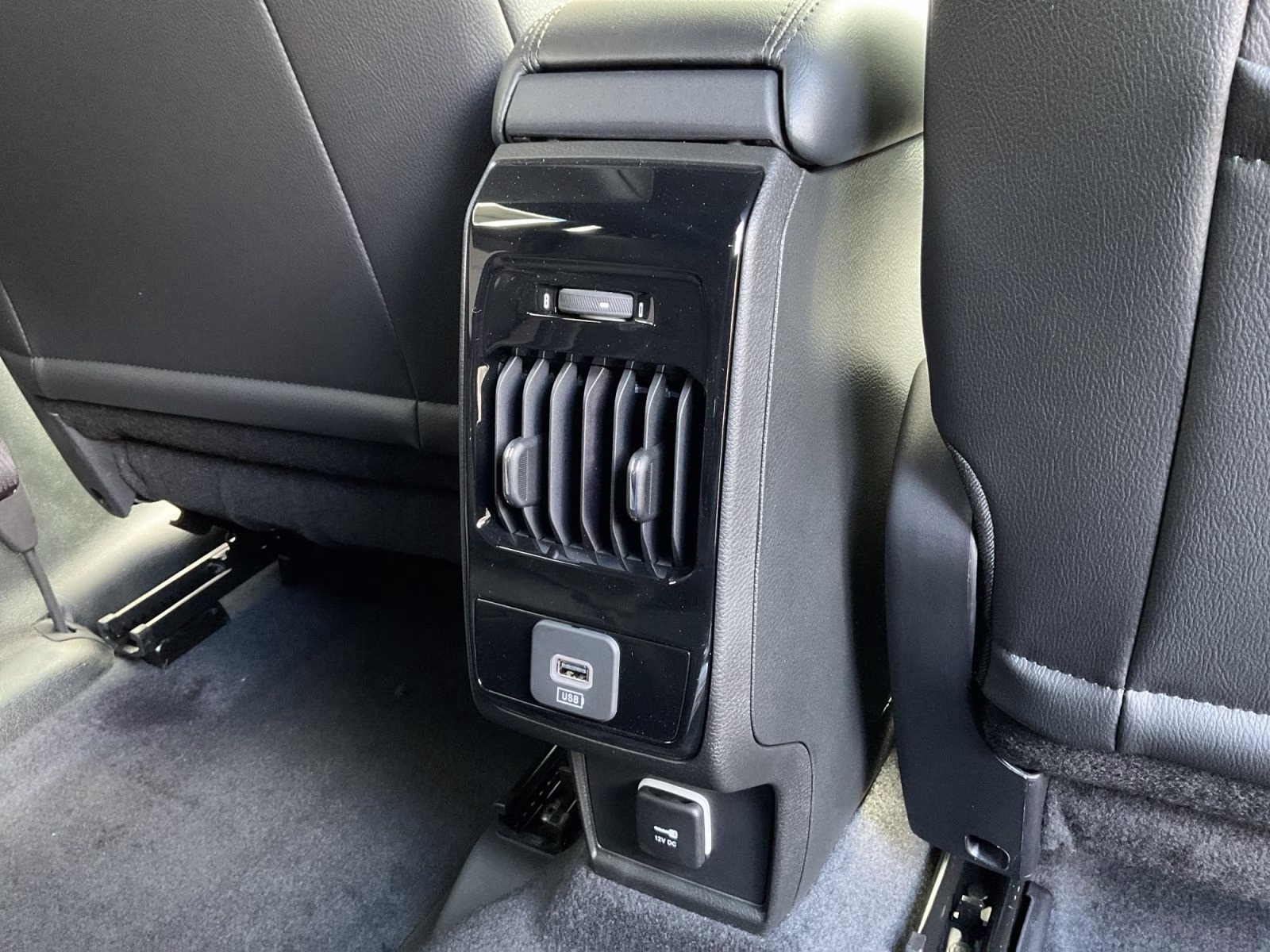 2026 Silver Zynith Metallic Clearcoat Jeep Compass Limited 4X4 SUV
