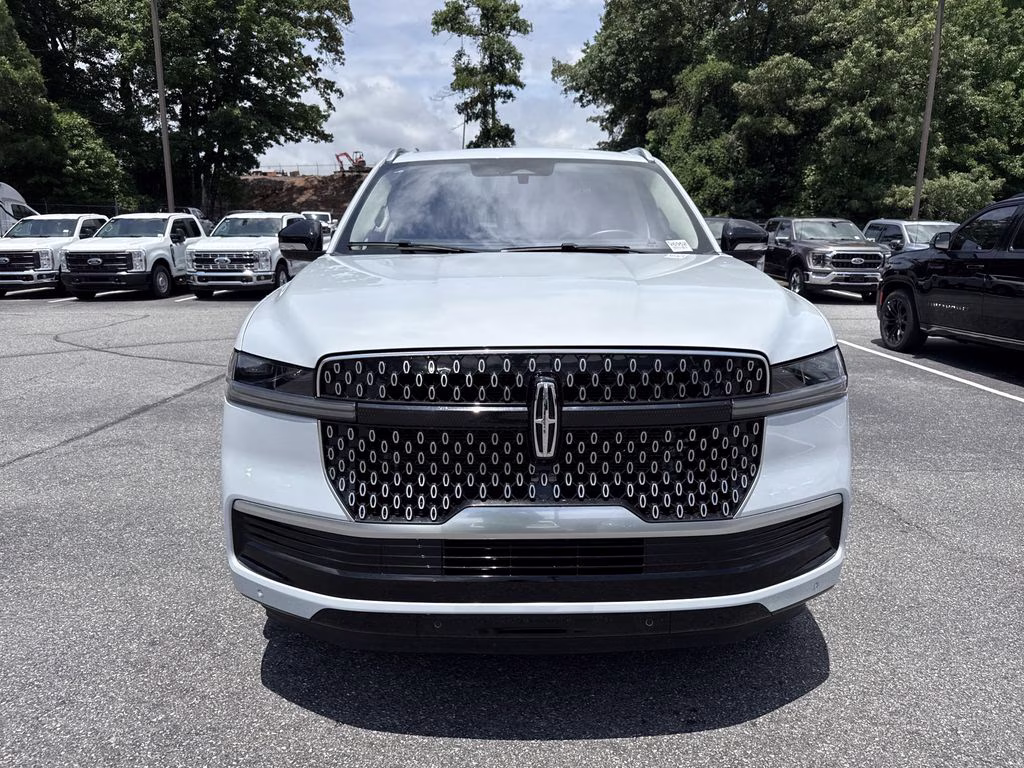 2025 Crystal White Lincoln Navigator L Reserve 4X4 SUV