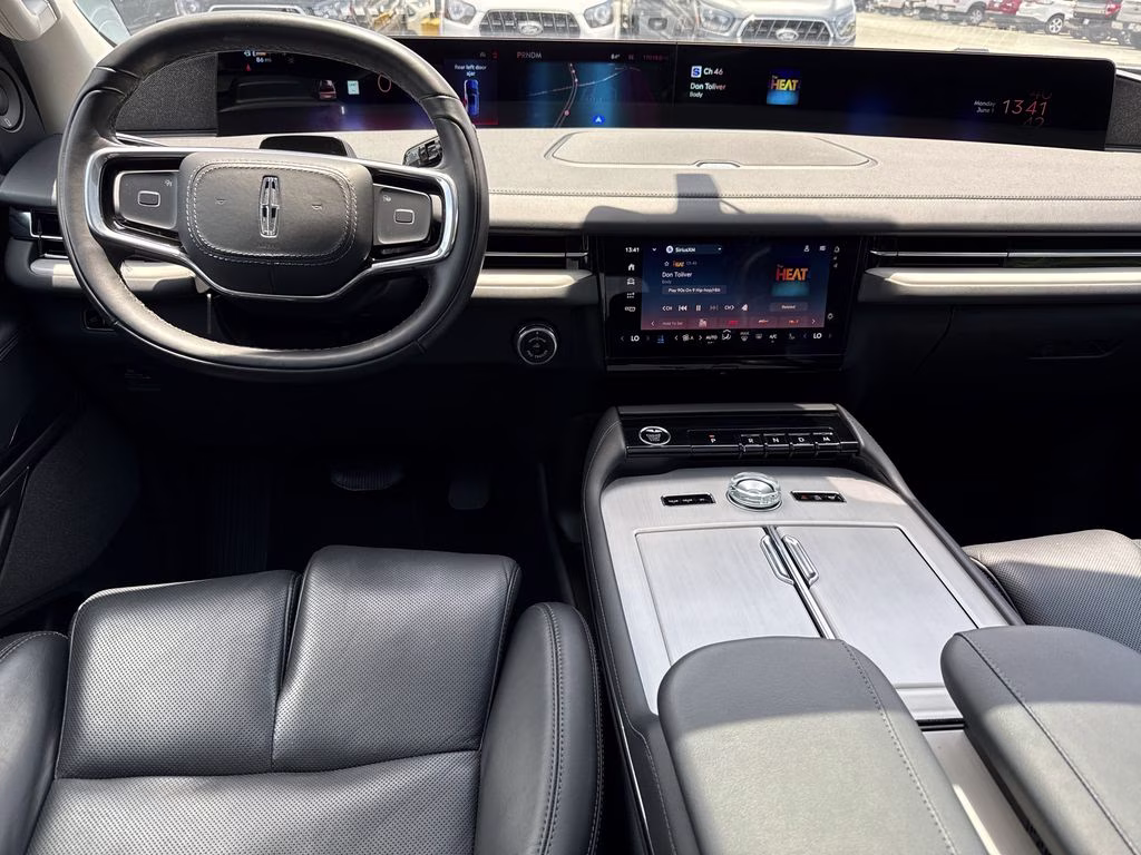 2025 Crystal White Lincoln Navigator L Reserve 4X4 SUV