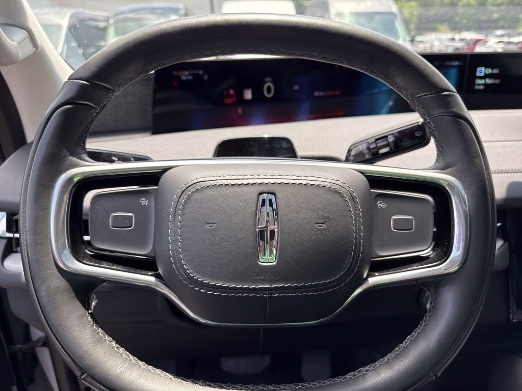 2025 Crystal White Lincoln Navigator L Reserve 4X4 SUV