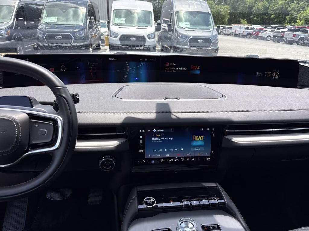 2025 Crystal White Lincoln Navigator L Reserve 4X4 SUV