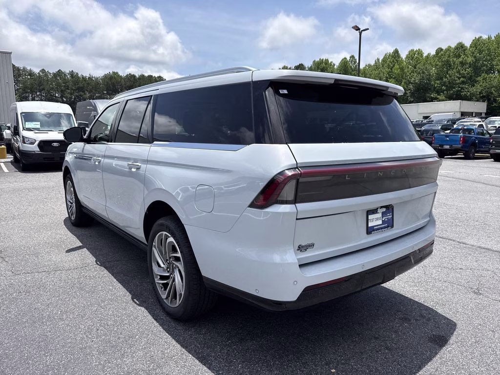 2025 Crystal White Lincoln Navigator L Reserve 4X4 SUV