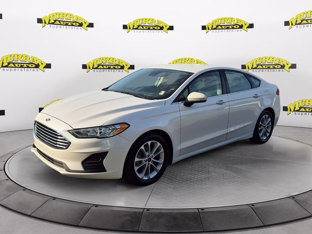 2019 White Platinum Clearcoat Metallic Ford Fusion SE FWD Sedan