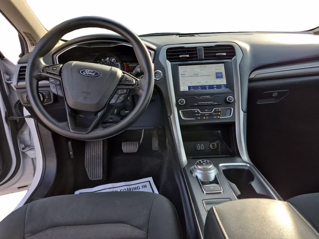 2019 White Platinum Clearcoat Metallic Ford Fusion SE FWD Sedan