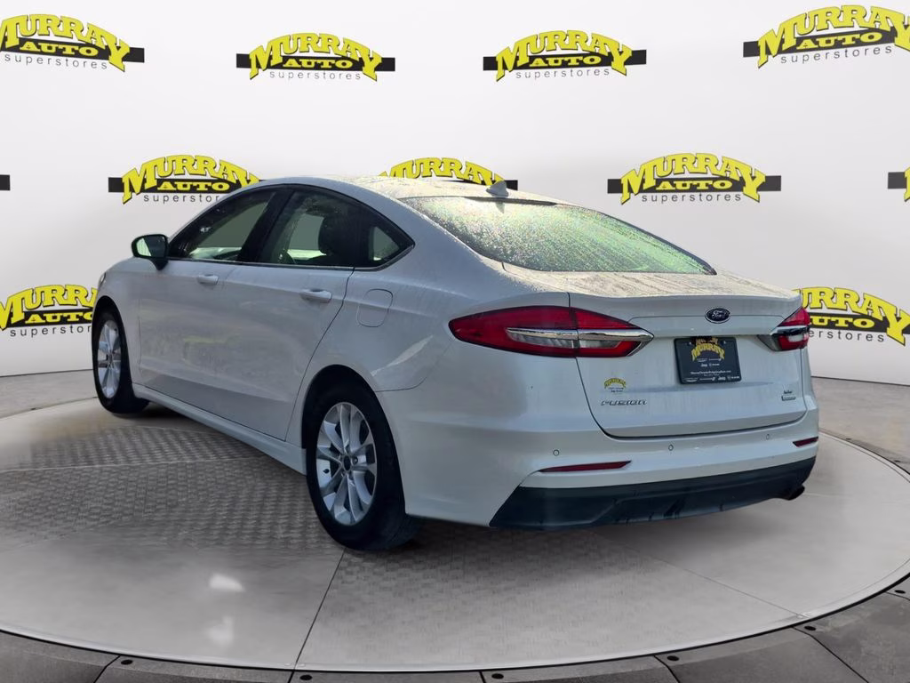 2019 White Platinum Clearcoat Metallic Ford Fusion SE FWD Sedan
