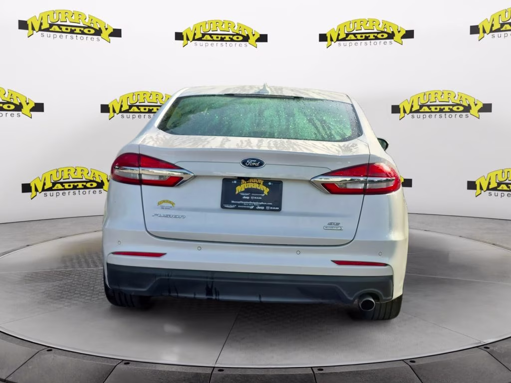 2019 White Platinum Clearcoat Metallic Ford Fusion SE FWD Sedan