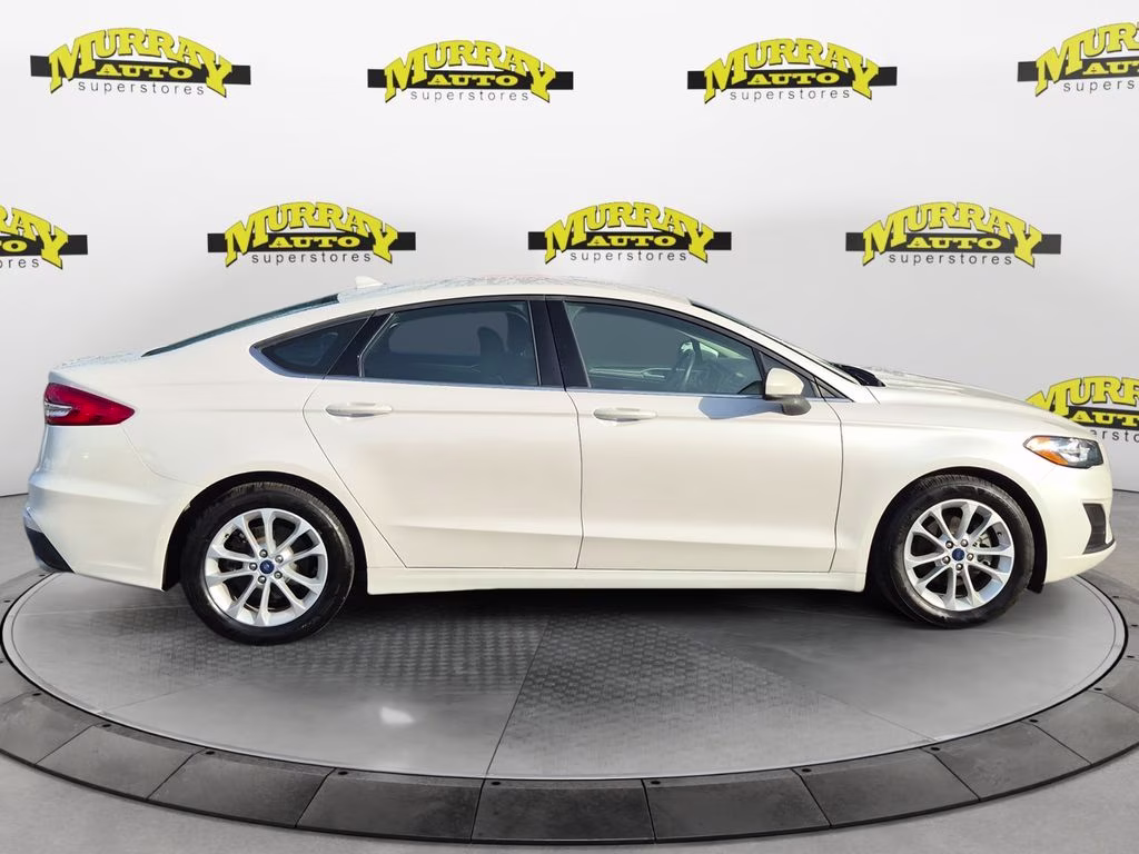 2019 White Platinum Clearcoat Metallic Ford Fusion SE FWD Sedan