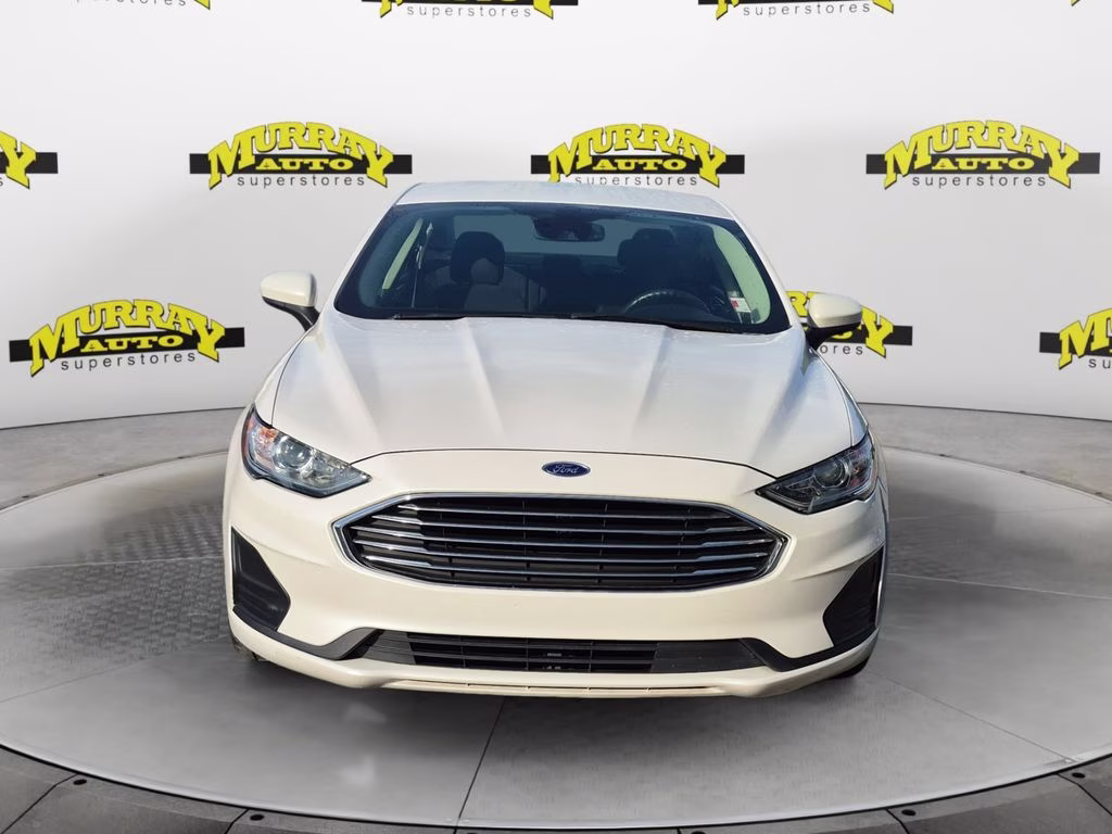 2019 White Platinum Clearcoat Metallic Ford Fusion SE FWD Sedan